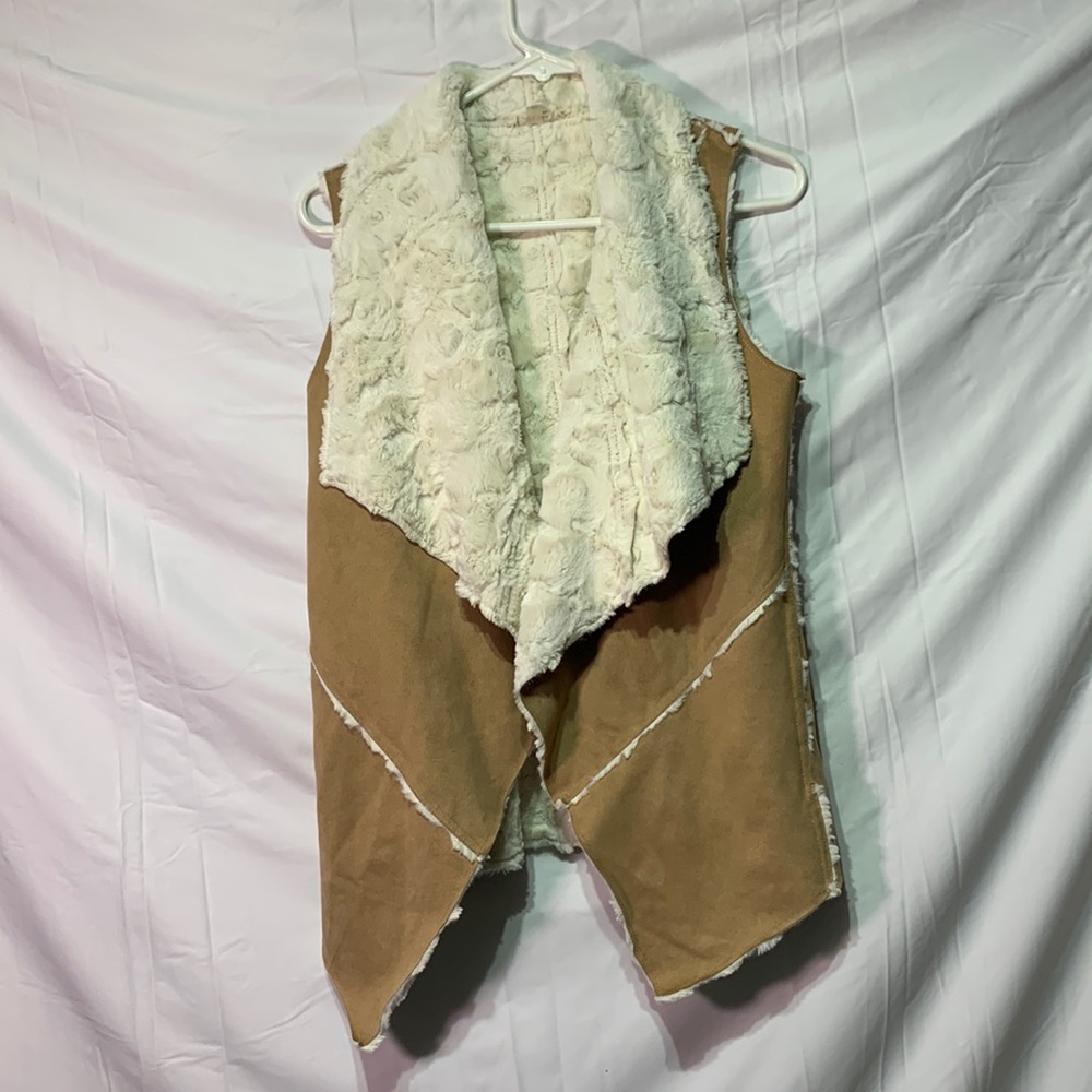 Double zero faux fur vest